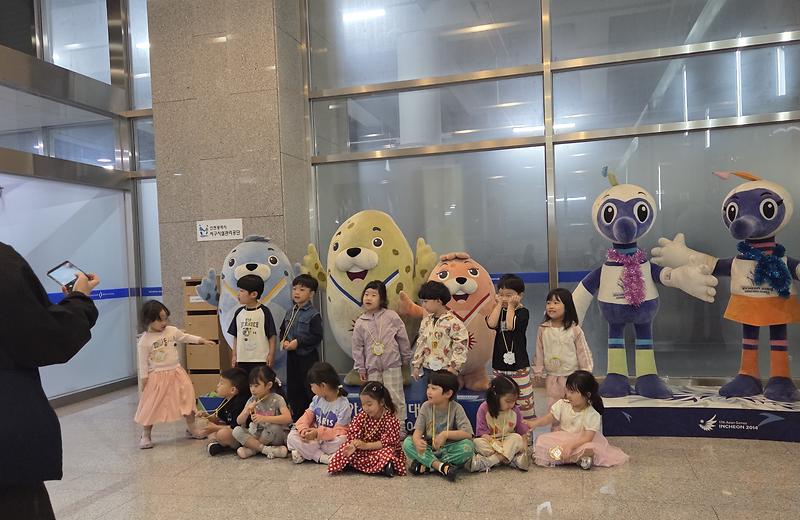 2014아시안게임_마스코트와...jpg 이미지