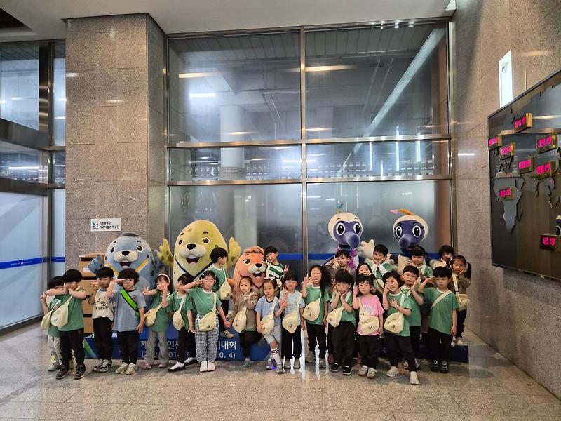 아시안게임_마스코트와_함께.jpg 이미지