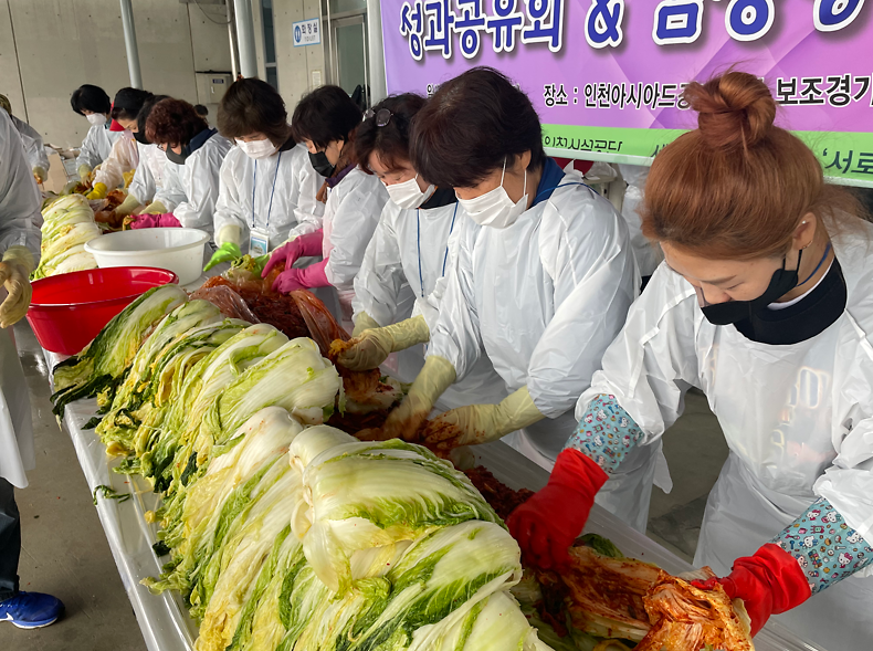 ★221115_사진자료(인천시설공단,_사랑의_김장나눔으로_이웃사랑_실천)_2_아시아드.png 이미지