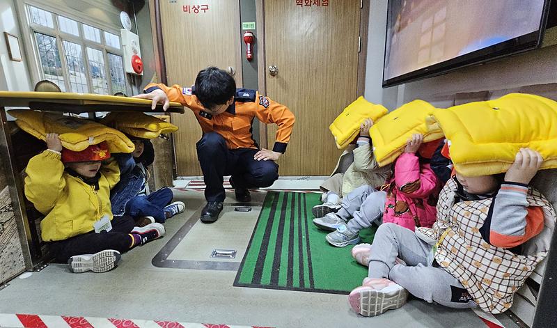 인천어린이과학관, 어린이들과 함께하는 이동안전 체험교육 사진