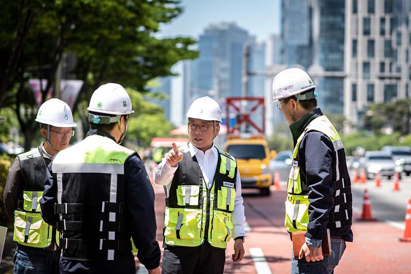 ★240516_사진자료(인천시설공단,_APEC_정상회의_인천_유치를_위한_도로_시설물_집중_점검).jpg 이미지