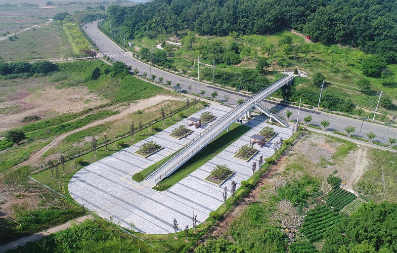 해변 노을 연결교량 사진